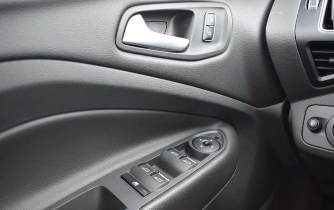 Ford Kuga cena 59800 przebieg: 129824, rok produkcji 2016 z Drawsko Pomorskie małe 667